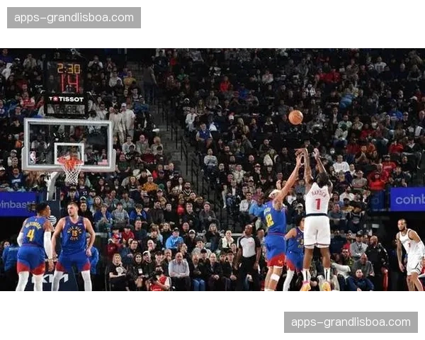 骑士加兰米切尔后场搭档，球权分配与防守沟通存在明显短板